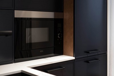 Köögimööbel - must fassaad ja erineva sügavusega kapid - 5
