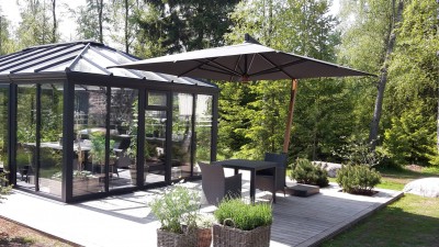 Päikesevari Scandipro Ultra SA sobib kasutamiseks väliüritustel, koduaedades, terrassidel ning välikohvikutes. Foto: Kodustiil, Kaunis kodu 2019 - 1